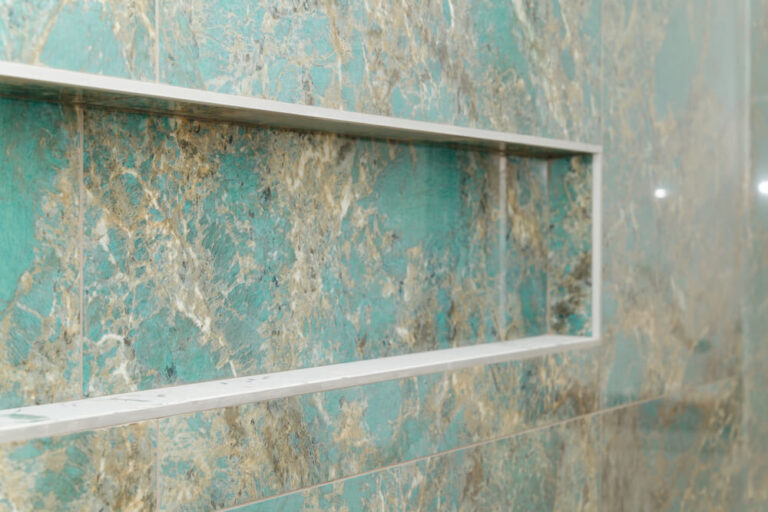 ristrutturazione-mensola-bagno-piastrelle-ravvicinato